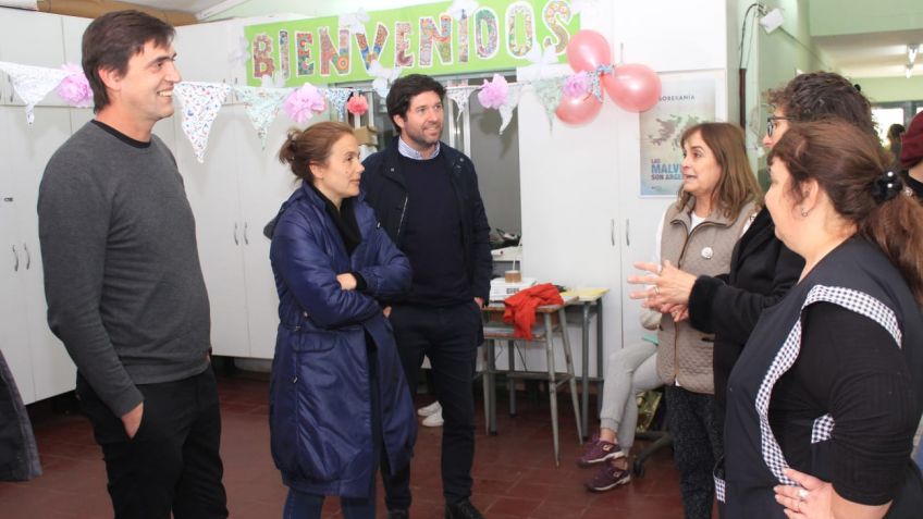 Iparraguirre recorrió las obras del nuevo edificio de la Escuela 13 de De la Canal