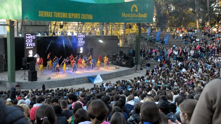 Las agrupaciones presentaron sus mascotas en el Anfiteatro
