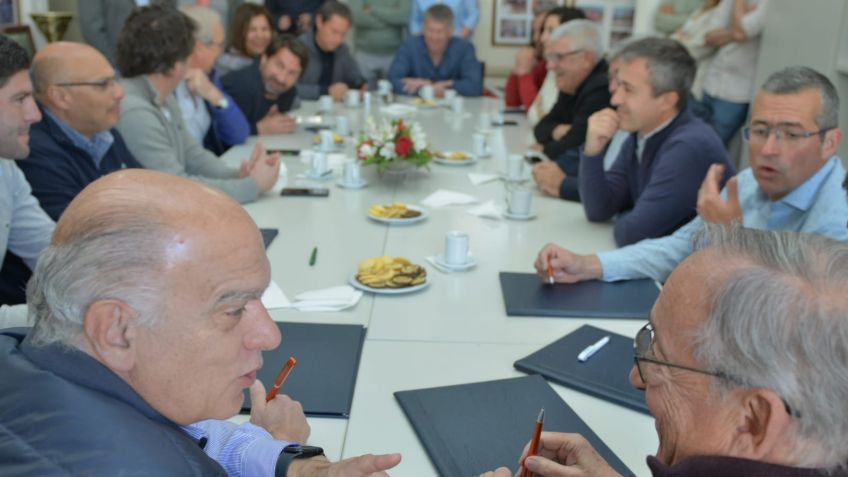 Grindetti firmó un compromiso con intendentes para la restauración del ferrocarril al Puerto de Quequén