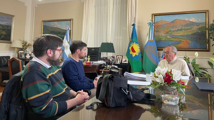 Lunghi: "La gente está cansada de los políticos... pero no de los de Tandil"