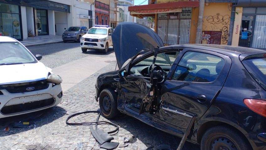 Fuerte choque en Mitre y Alem