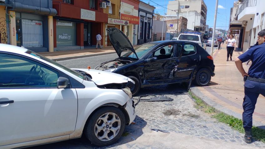 Fuerte choque en Mitre y Alem