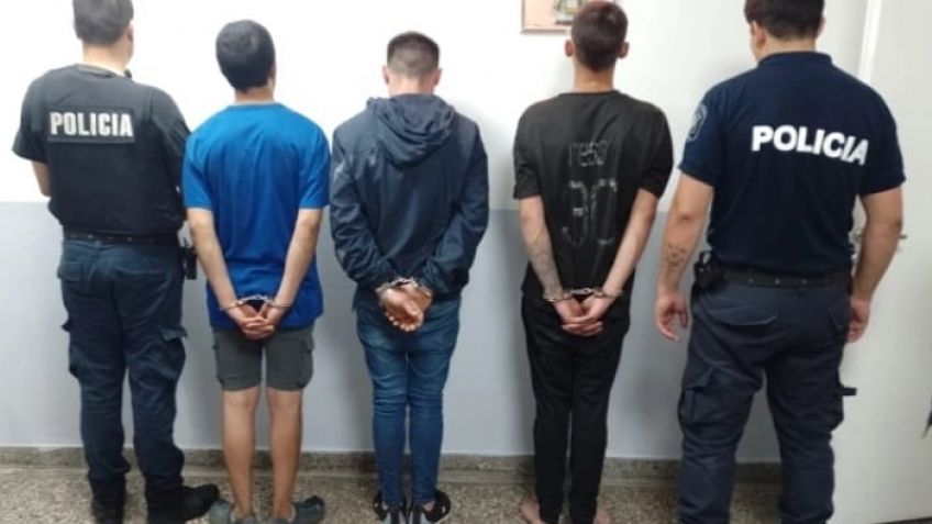 Tres sujetos fueron aprehendidos tras robar maderas de una obra en construcción