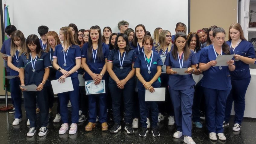 Entregaron medallas a los egresados de Enfermería del Instituto Amemt 