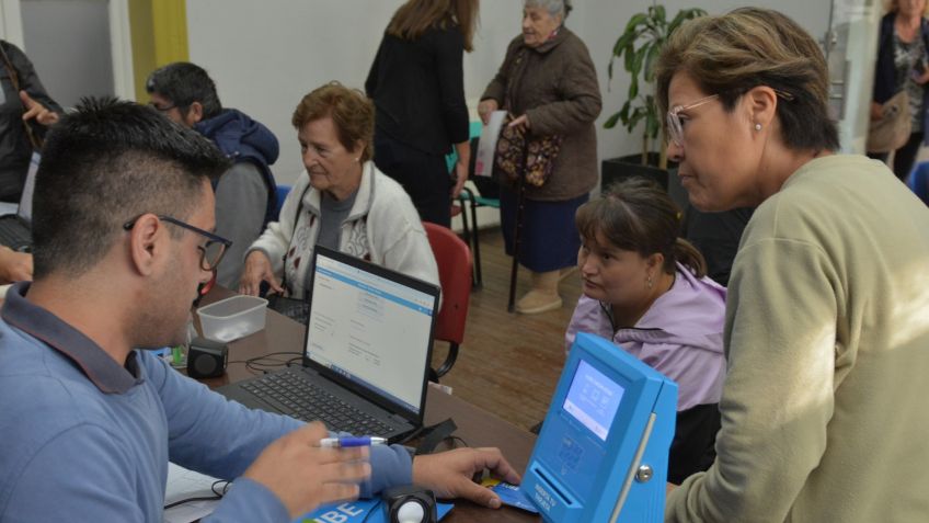 Gran afluencia de público en el primer día de la renovación de beneficios de la Sube