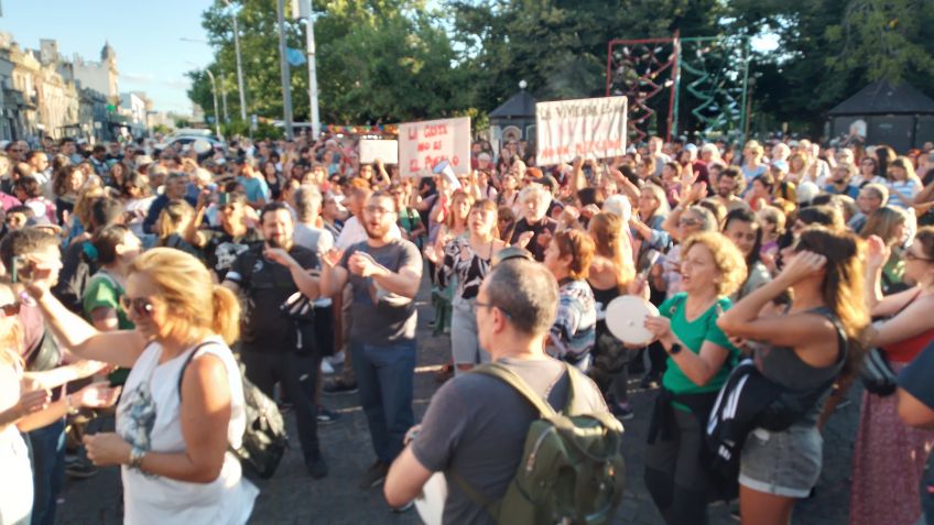En Tandil también hubo cacerolazo contra el DNU de Milei