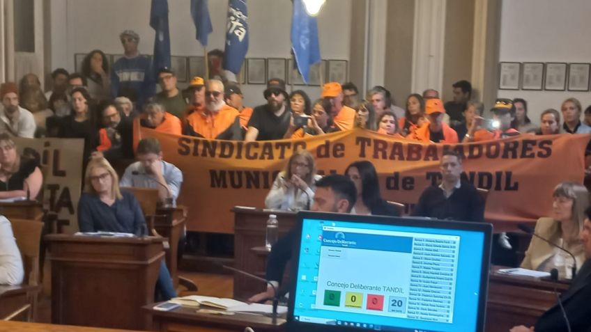 Peronismo y radicalismo aliados para sacar un dictamen rechazando el DNU de Milei