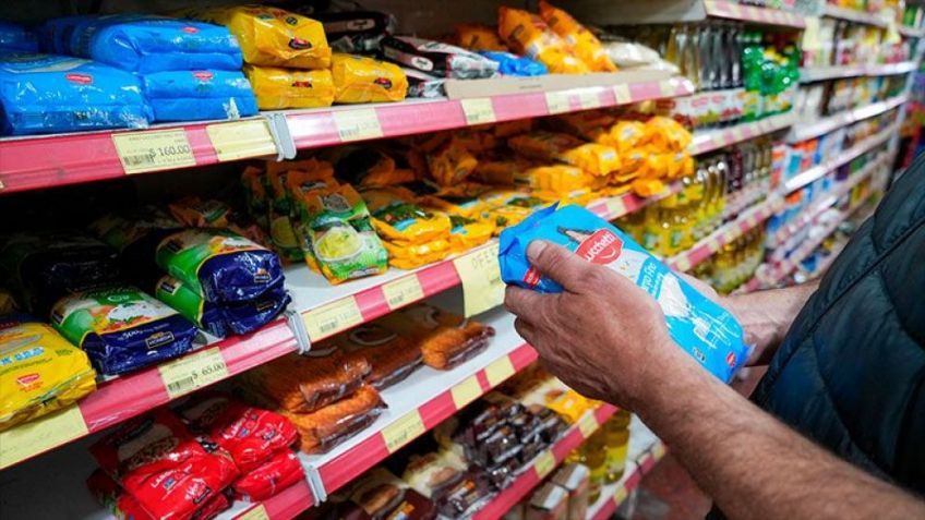 Las ventas minoristas cayeron 13,7% anual en diciembre 
