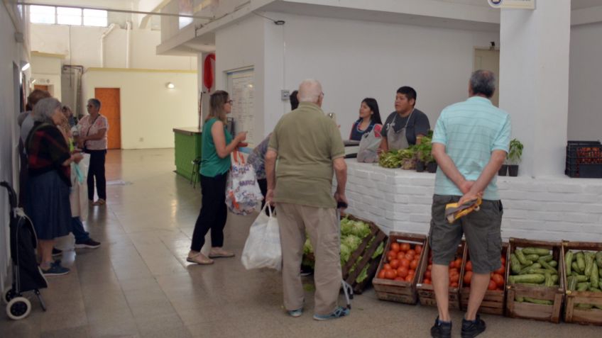 Consideran "exitoso" el inicio de la venta de verduras en el Mercado Municipal 