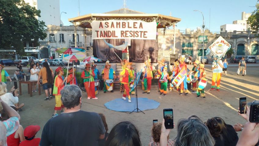 Se realizó el "Festival de Necesidad y Urgencia" en la Plaza Independencia