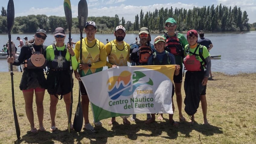 Palistas del CNF participaron de la Regata de Rio Negro