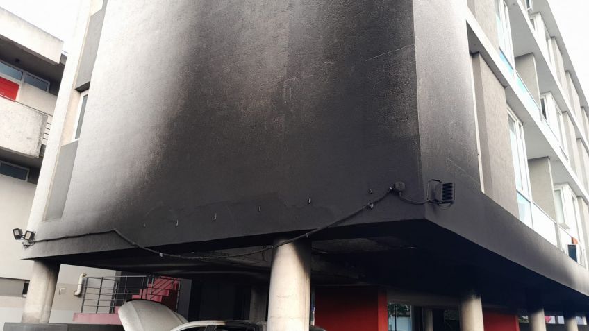 Intentaron robar una moto, no lo lograron y la incendiaron junto a una camioneta