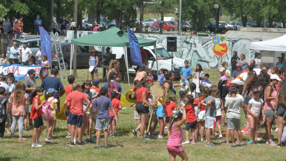 El Intendente Lunghi participó de la jornada de cierre de las Escuelas Abiertas en Verano