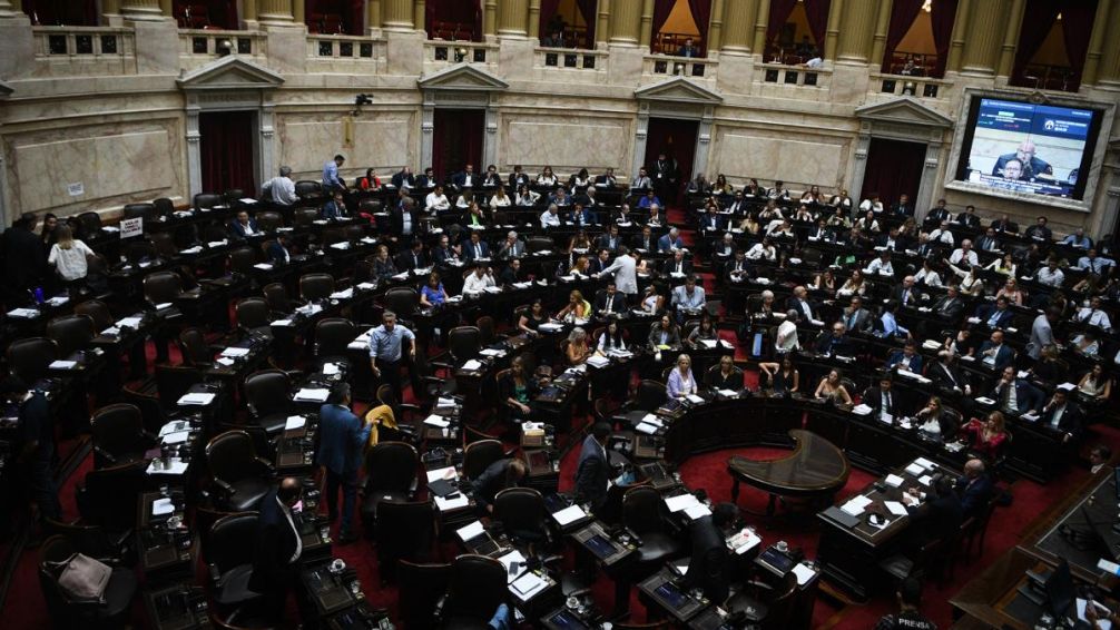 Ley Ómnibus: Diputados pasó a cuarto intermedio y se posterga hasta este viernes la votación