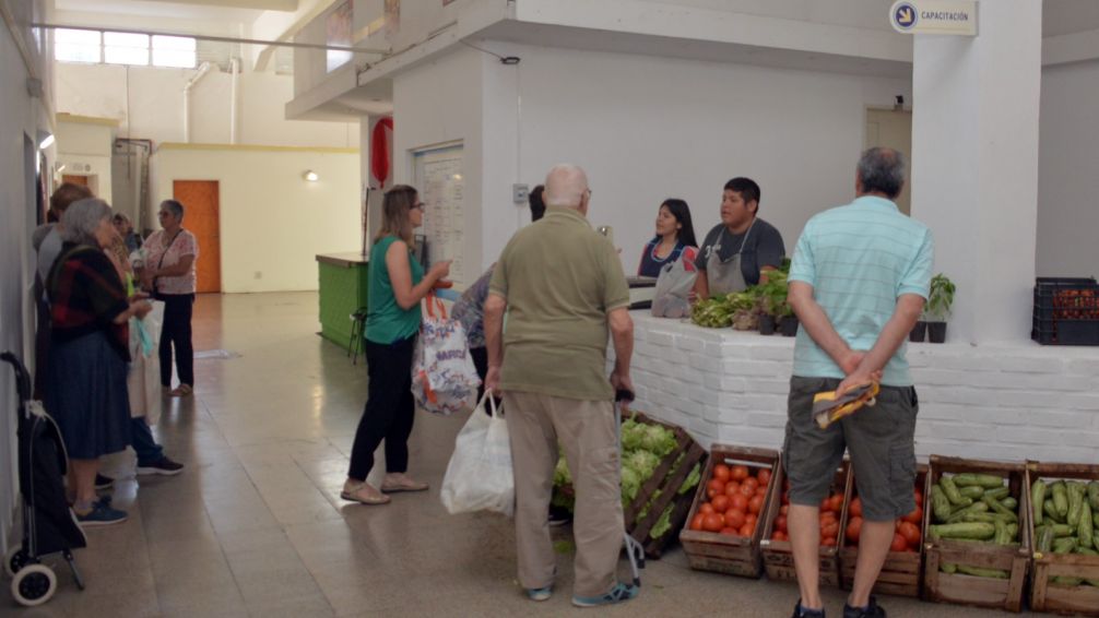 El puesto de verduras en el Mercado Municipal funcionará martes, jueves y sábados
