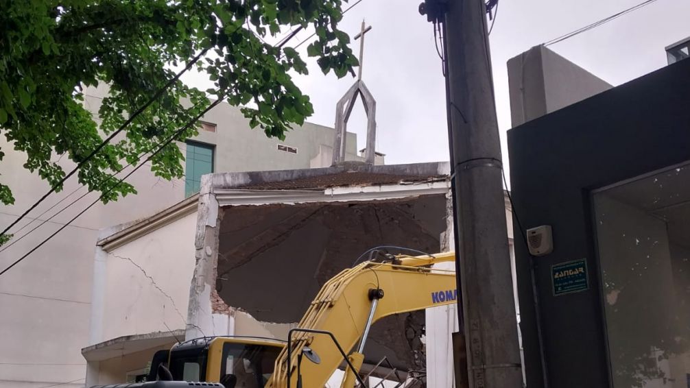 Demolieron el edificio donde funcionaba la Iglesia Evangélica Luterana Unida