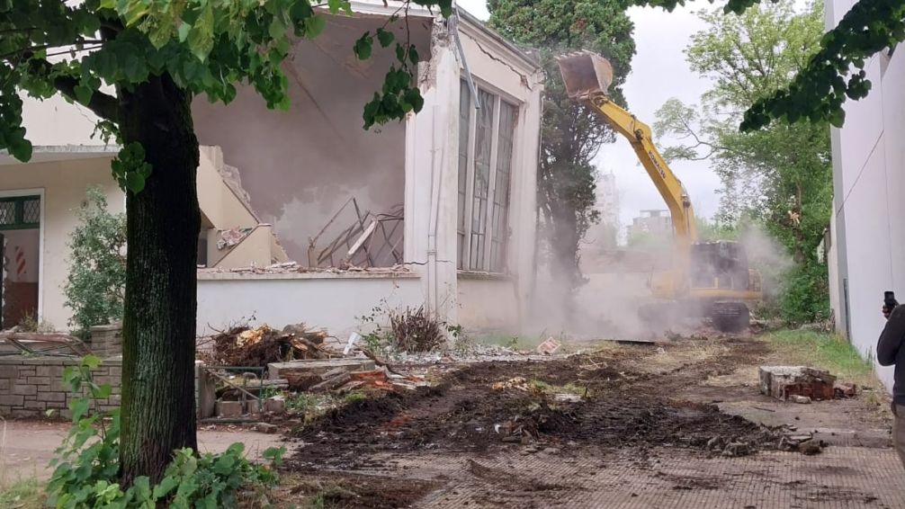Demolieron el edificio donde funcionaba la Iglesia Evangélica Luterana Unida