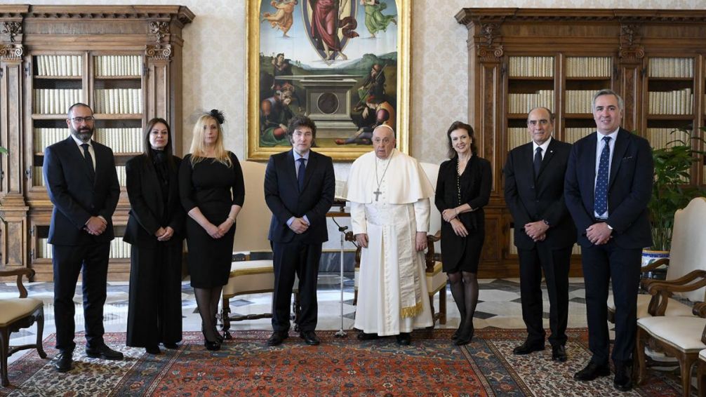 Milei se reunió una hora con el Papa y afirmó que existe "un vínculo positivo"