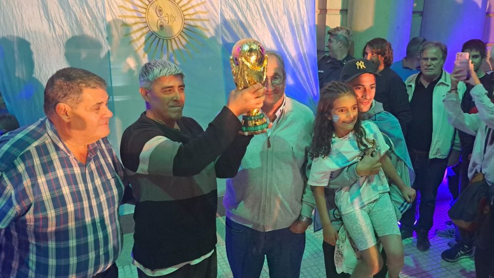 Miles de personas visitaron la galería con las fotos de la jornada histórica de la Copa del Mundo