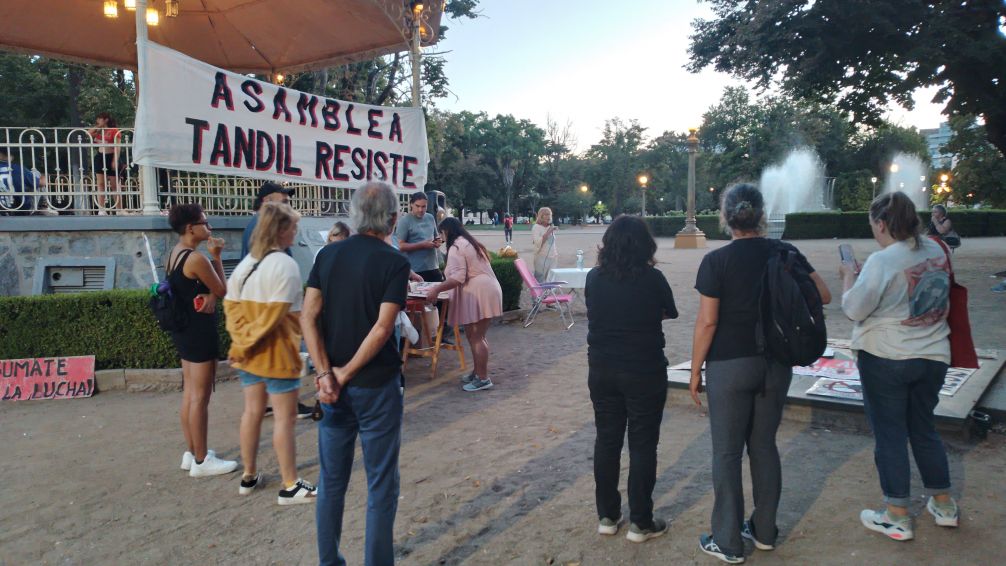 Tandil Resiste realizó una nueva protesta en la Plaza Independencia