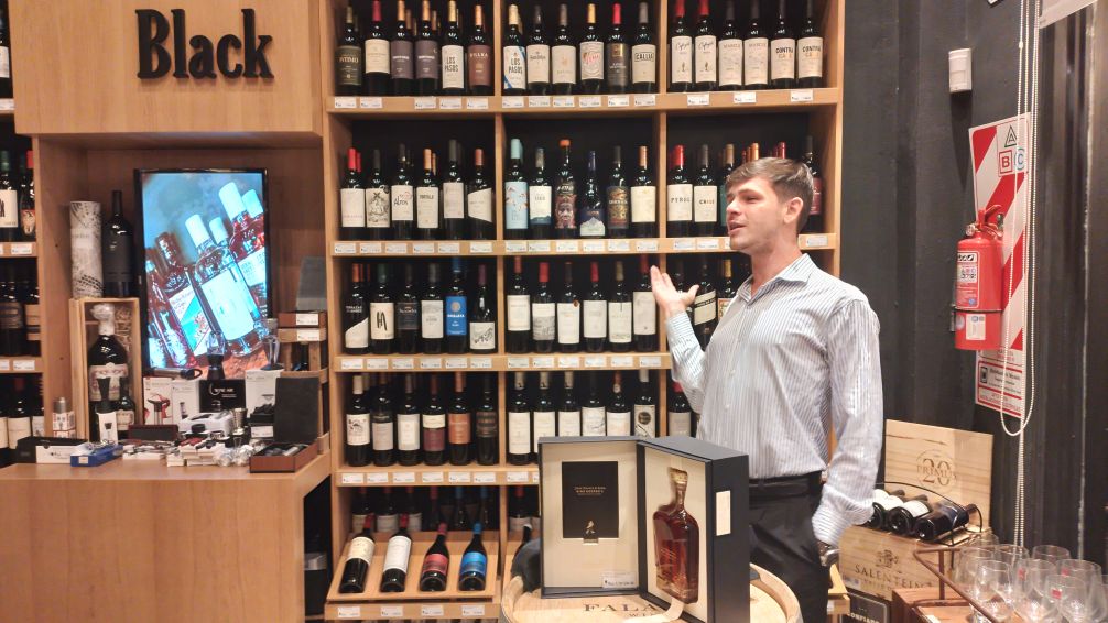 Black presentó el whisky más caro de la ciudad