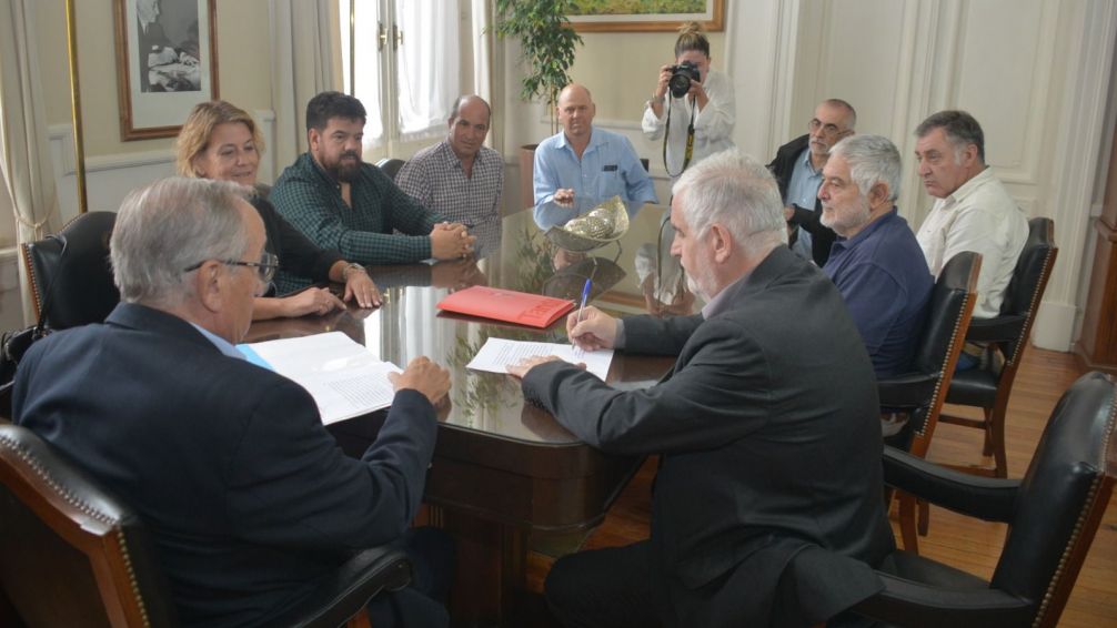 Lunghi firmó un acuerdo con el Secretario de Agricultura, Ganadería y Pesca
