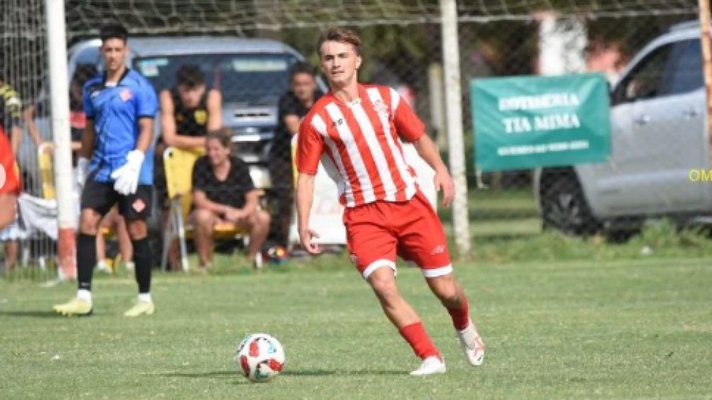Atlético Ayacucho ganó en el Berroeta y es el puntero de la URD