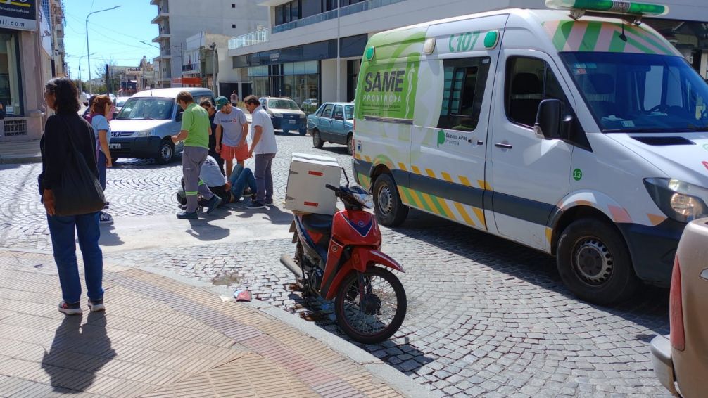 Motociclista con heridas leves tras chocar con una camioneta