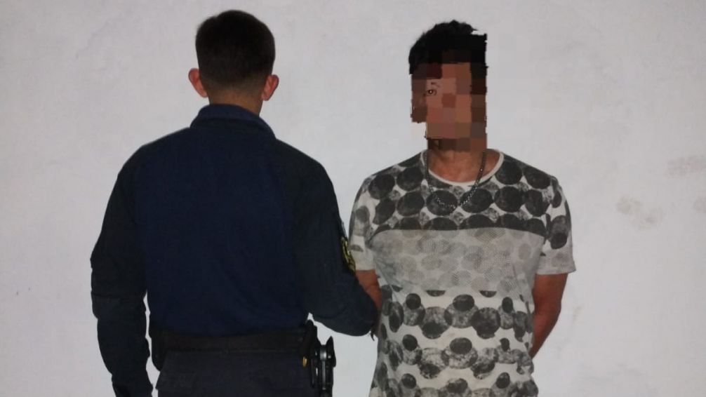 Detuvieron a un hombre por violación de domicilio y actividad ilegal de comercialización de estupefacientes