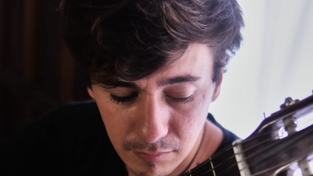 El guitarrista Lisandro Hidalgo presenta su libro en el Teatro La Confraternidad 
