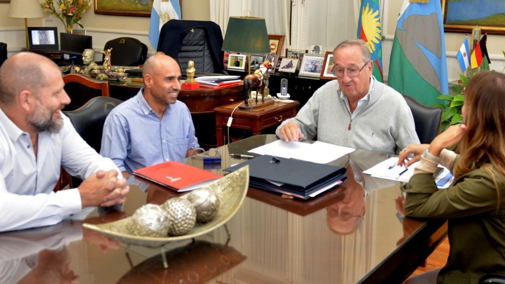 Firmaron el contrato para la realización de obras de desagües pluviales del PIT