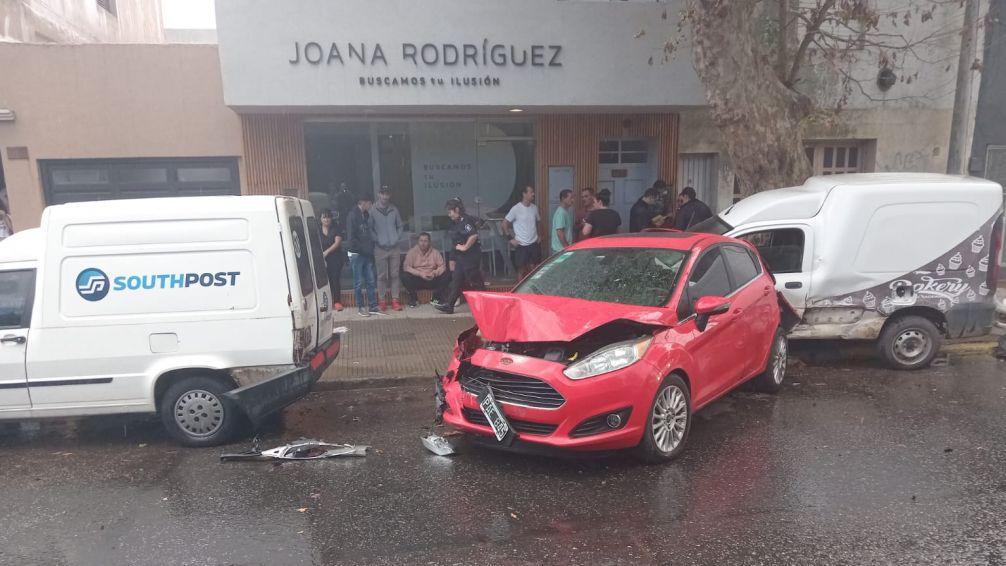Choque por alcance involucró a tres vehículos