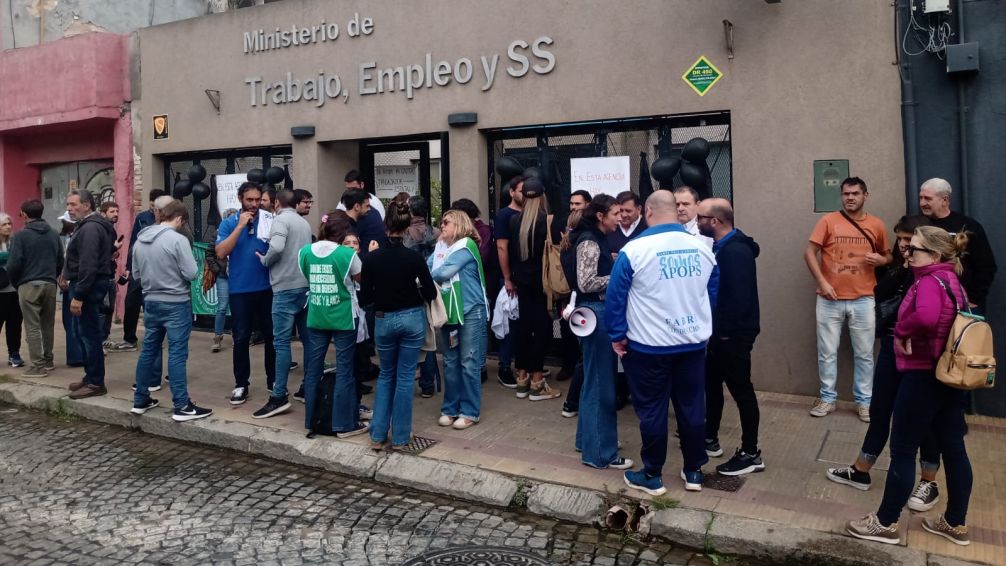 Ante los despidos, sindicatos estatales mostraron su unidad frente al Ministerio de Trabajo