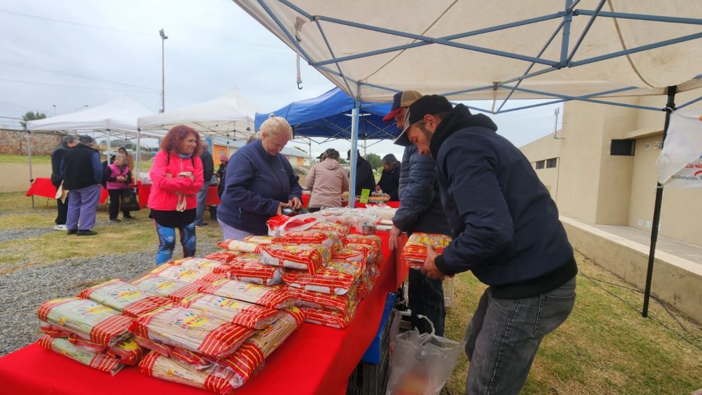 Tuvo muy buena aceptación el Mercado Alimentario Barrial en La Movediza