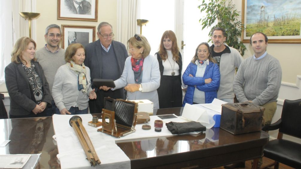 El Municipio recibió una importante donación del fotógrafo Pierroni para el legado histórico tandilense 
