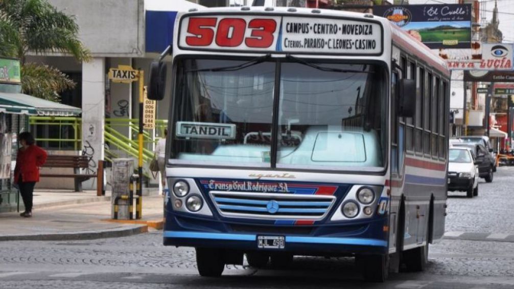 Los choferes de colectivos cobraron y se diluyeron las amenazas de paro