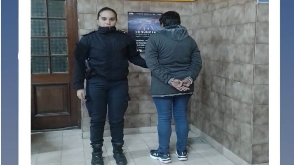 Secuestran seis kilos de marihuana y medio millón de pesos en allanamiento