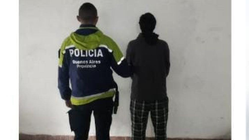 Se detuvo a un hombre que había robado en un predio luego de escalar su medianera