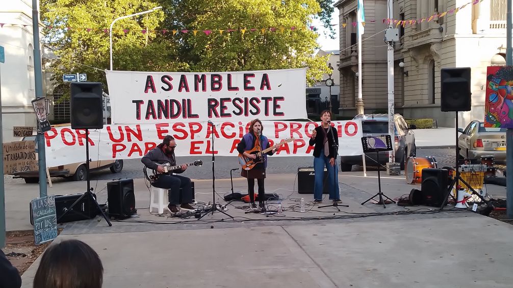 "Tandil Resiste" realizó un nuevo festival en la Plaza Independencia
