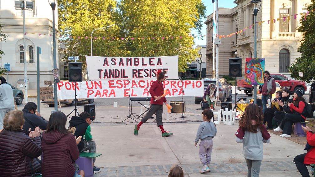 "Tandil Resiste" realizó un nuevo festival en la Plaza Independencia