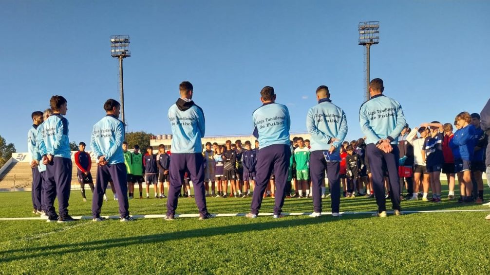 El entrenamiento de las selecciones juveniles de fútbol pasa al jueves