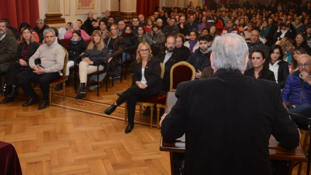 En un acto, Provincia y Municipio procedieron a la firma de más de 300 escrituras 