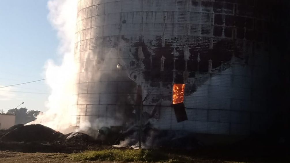 Se incendió un silo en Darragueira al 3000