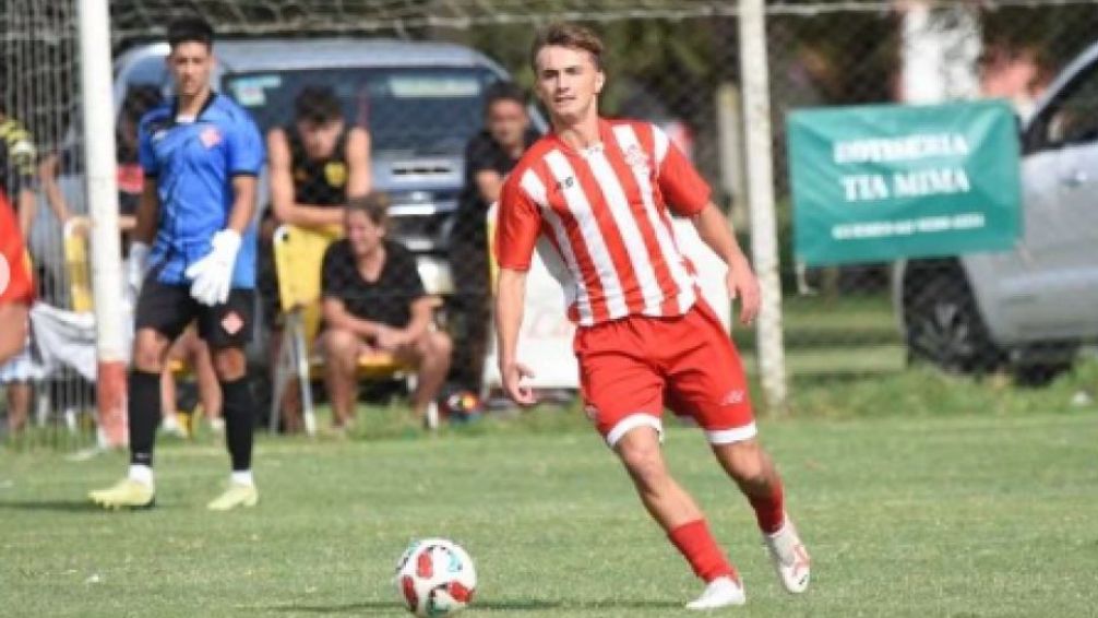 Atlético Ayacucho recuperó la punta de la URD