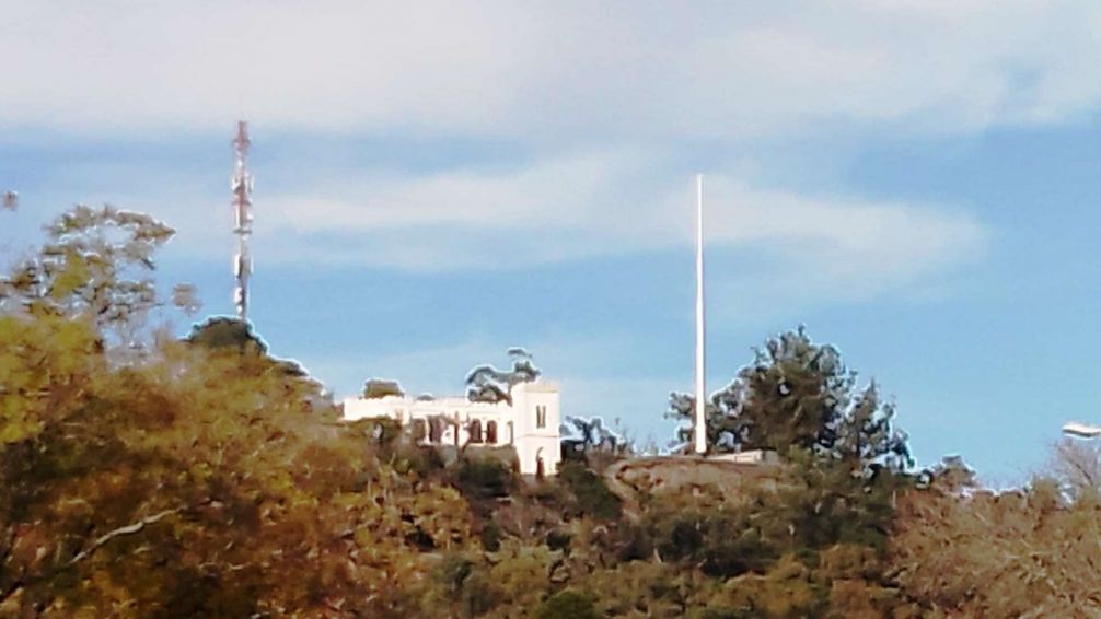 La bandera gigante del Parque Independencia no se pudo izar por robo de cables