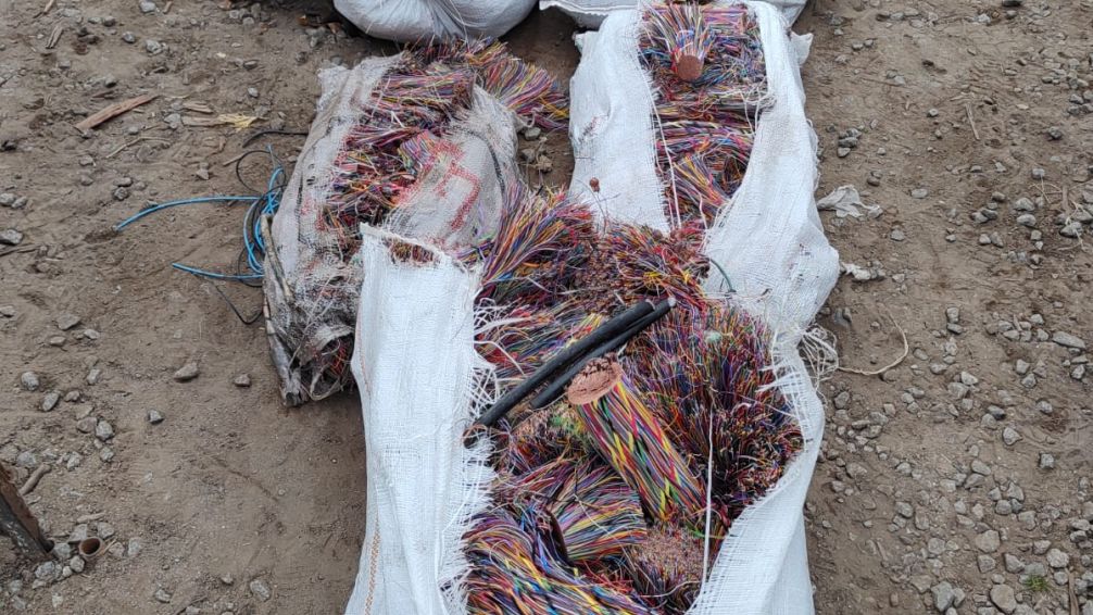 La Policía secuestró 320 kilos de cable, tres millones de pesos y 2 mil dólares