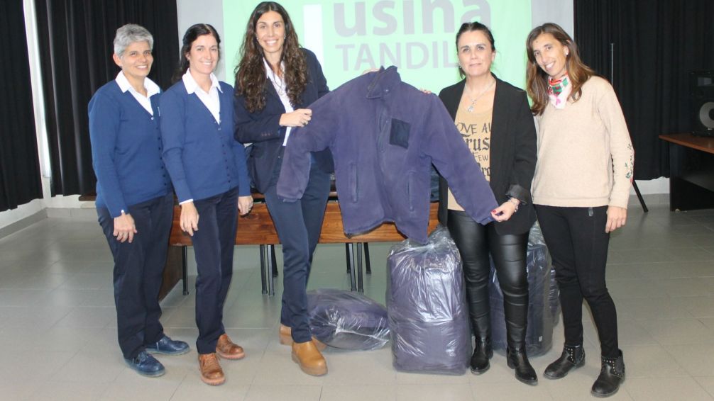 La Usina entregó camperas recicladas a la Secretaría de Desarrollo Humano y Hábitat