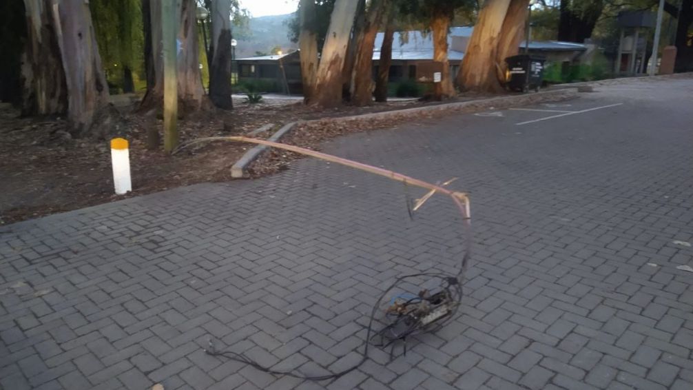 Robaron 50 metros de cable en la zona del Mercado Artesanal