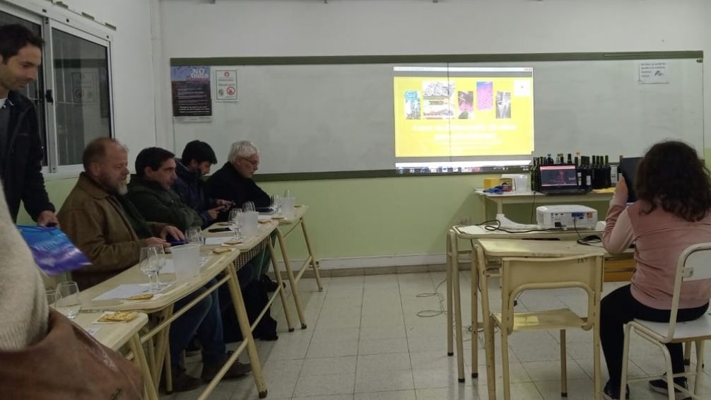 Los "principiantes" culminaron el curso de elaboración de vinos