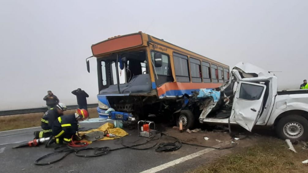 Un micro escolar chocó en la Ruta 226